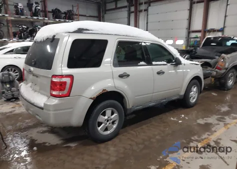 2009 Ford Escape Xls z USA, uszkodzony, nr VIN 1FMCU02779KC80394